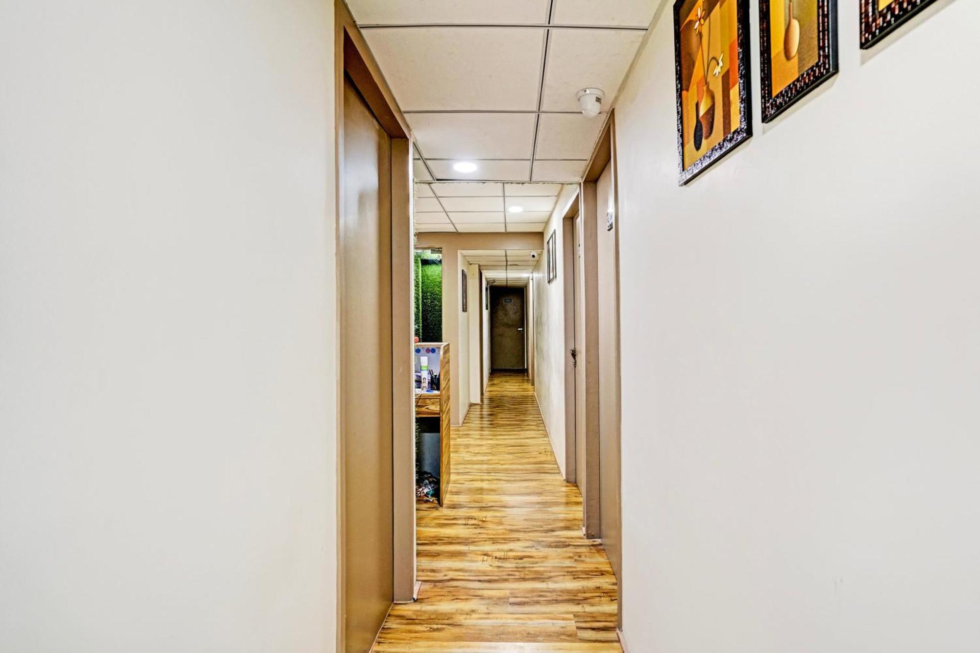 Super Collection O Vesu Surat Formerly Hotel Signature מראה חיצוני תמונה