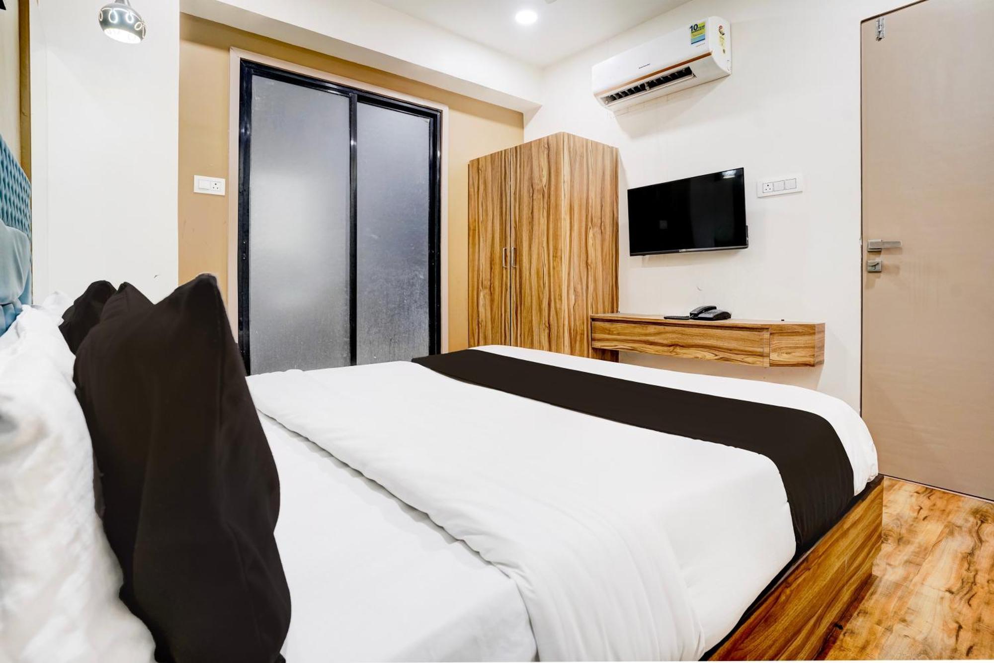 Super Collection O Vesu Surat Formerly Hotel Signature מראה חיצוני תמונה